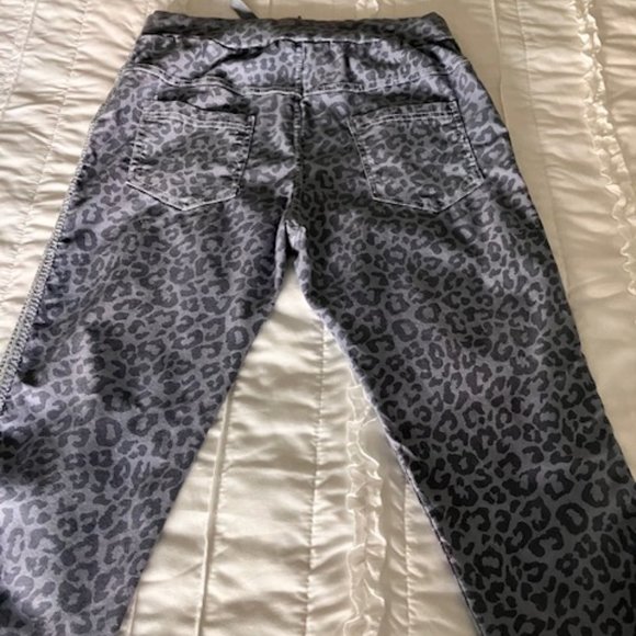 Italy Moda Leopard Print Jeans - Picture 5 of 11